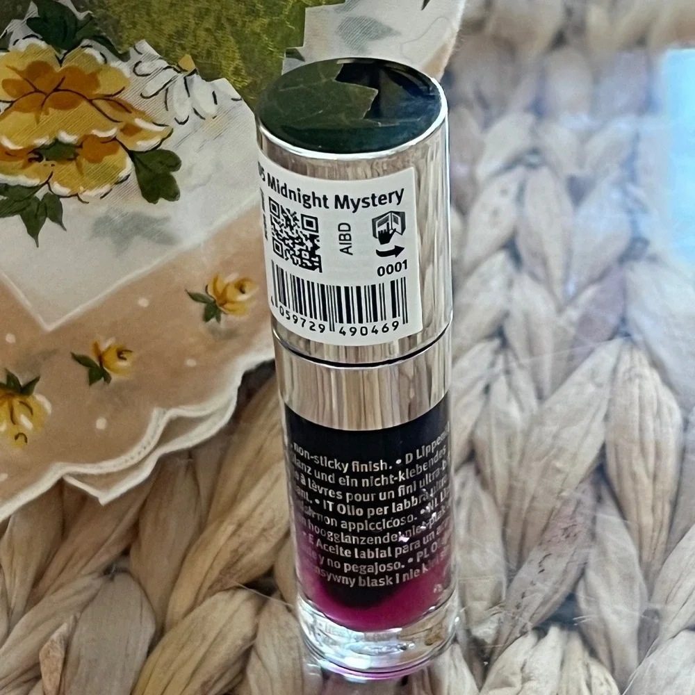 Essence Hydra Kiss Lip Oil 05 Midnight Mystery High Shine Non-Sticky Berry‎ Tint
